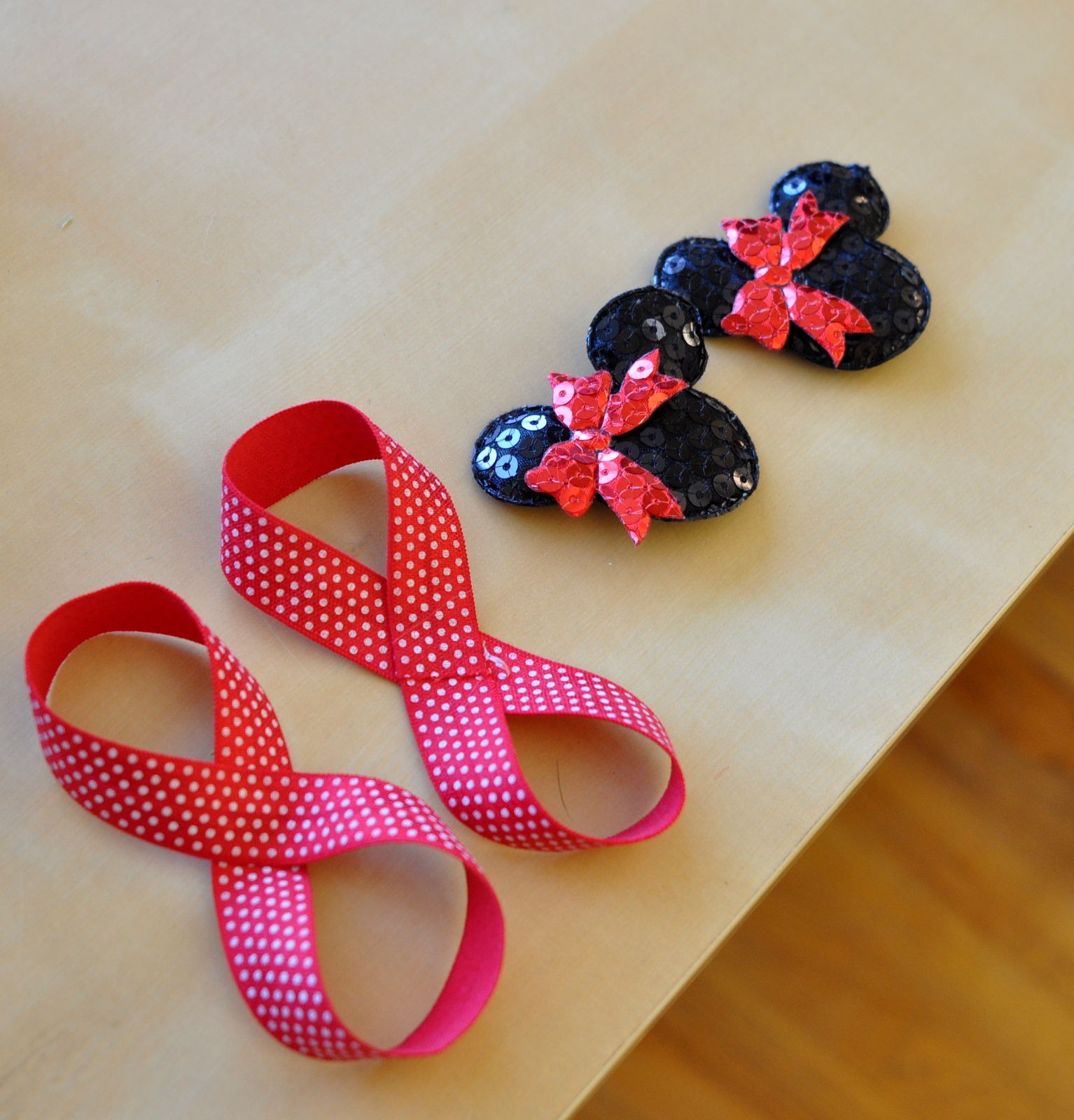 DIY Barefoot Baby Sandals
 Baby Barefoot Sandals Tutorial Projects