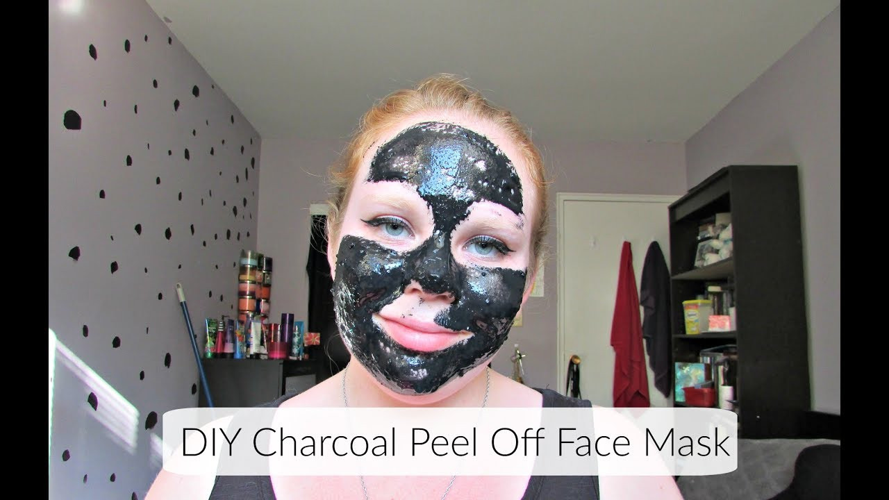 DIY Black Face Mask
 DIY Charcoal & Gelatin Peel f Face Mask