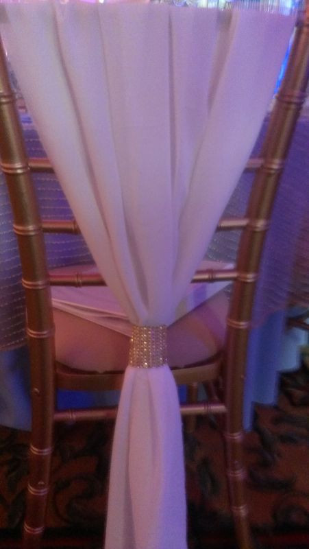 DIY Chair Covers Wedding
 DIY Gold and White Chiavari Chair Covers for Vintage Glam