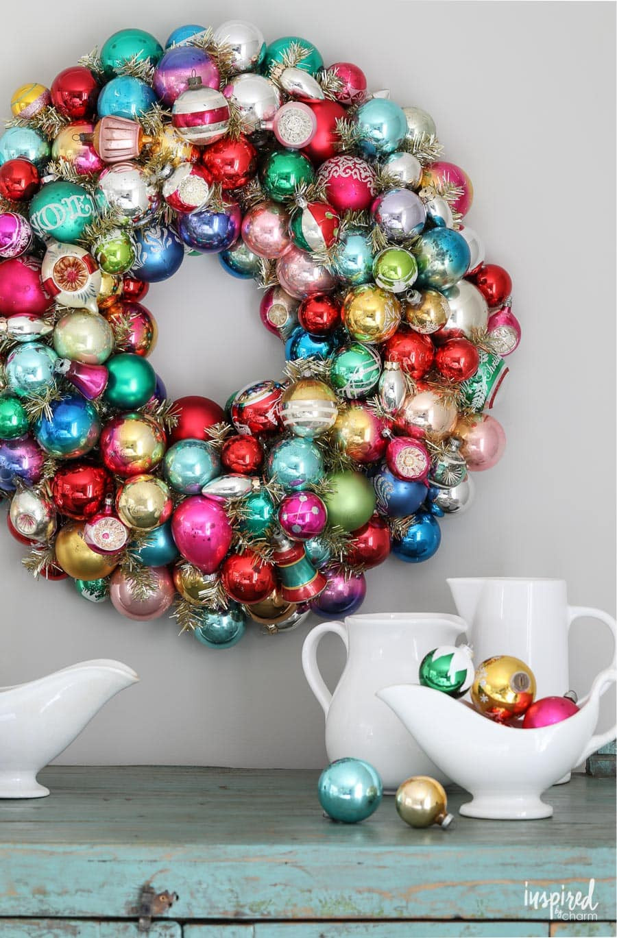 DIY Christmas Ornament Wreath
 How to Make a DIY Vintage Christmas Ornament Wreath