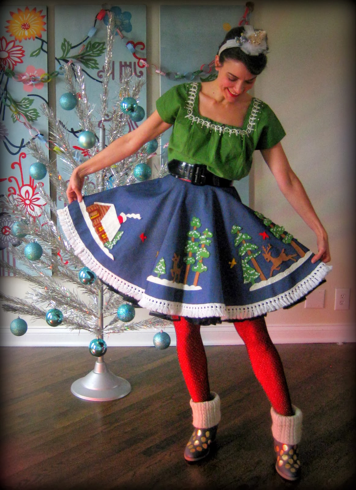 DIY Christmas Tree Skirt
 Cassie Stephens DIY Christmas Tablecloth to Skirt AND