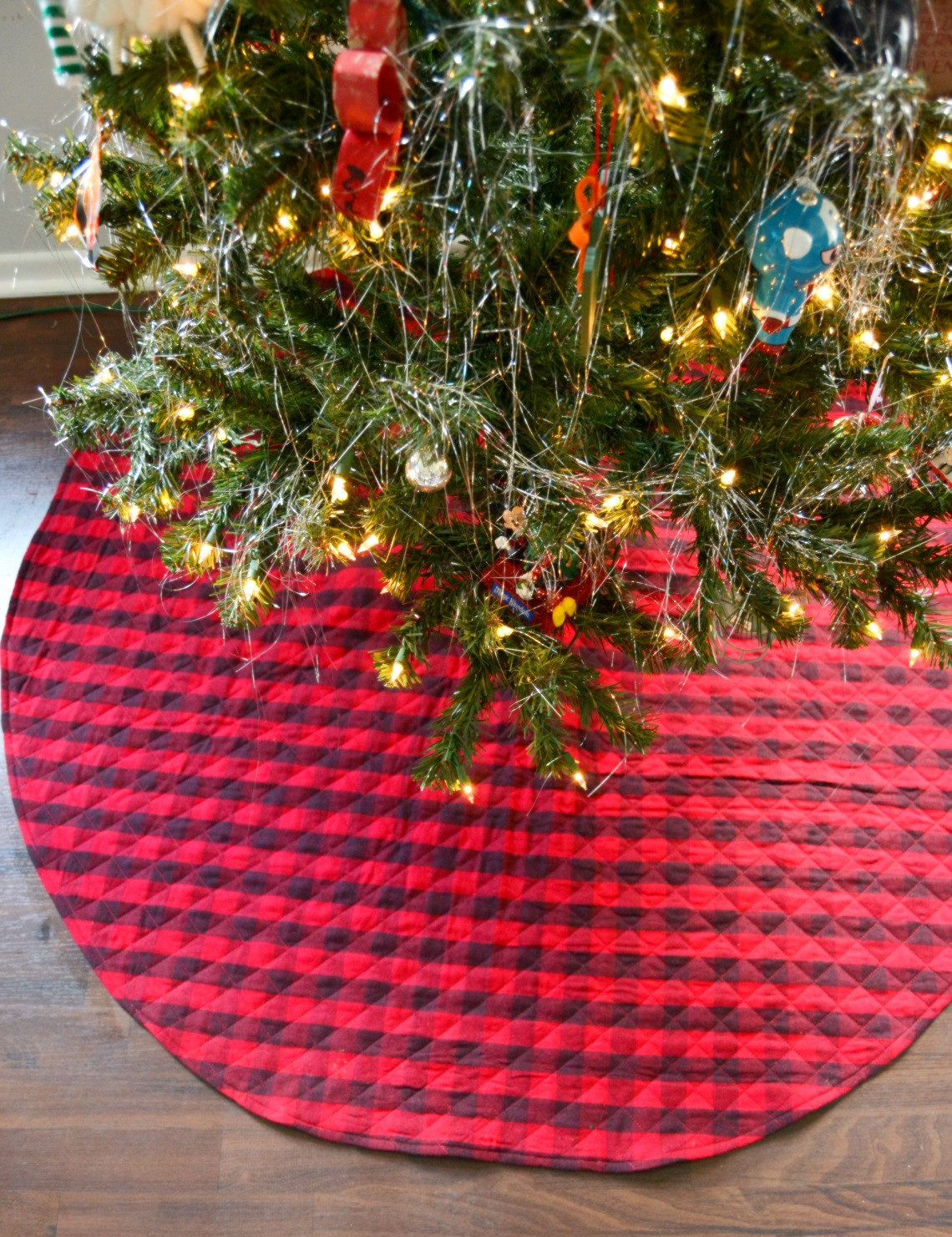 DIY Christmas Tree Skirt
 The DIY Christmas Tree Skirt that s Super Easy – Mary