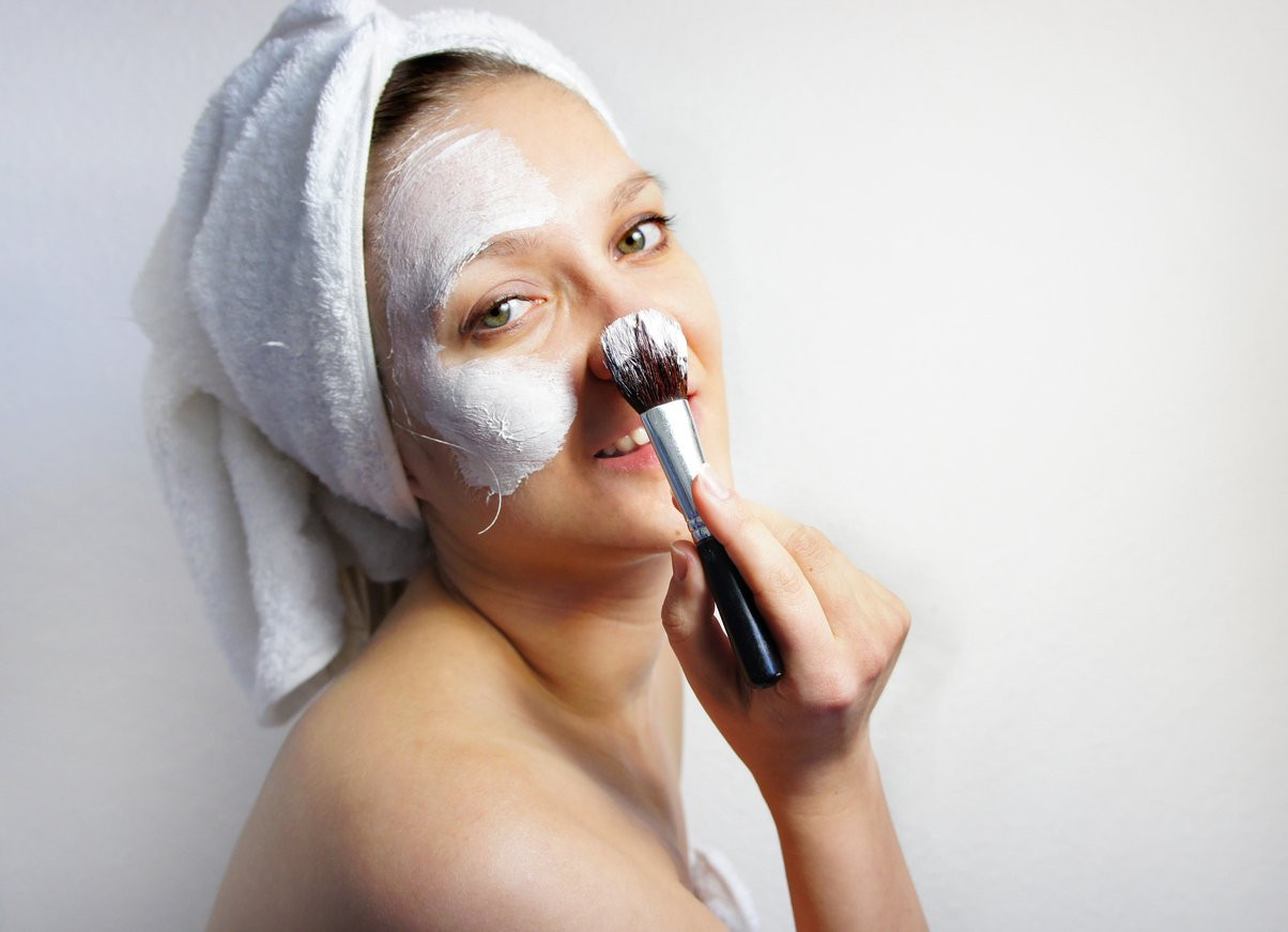 DIY Cleansing Face Mask
 DIY Face Cleansing Masks You Can Keep in Your Kitchen