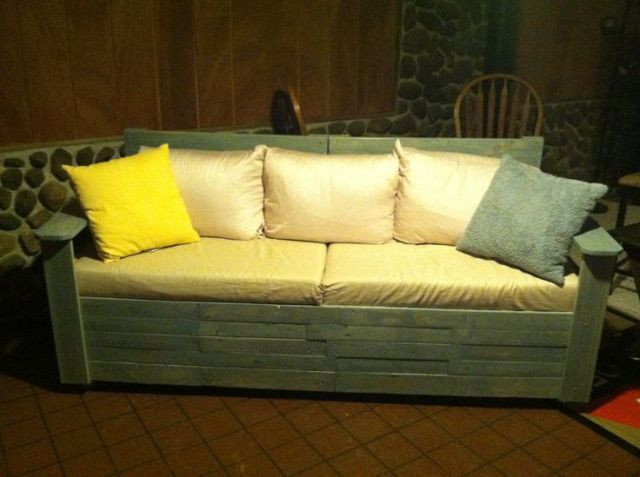 DIY Couch Plans
 20 Cozy DIY Pallet Couch Ideas