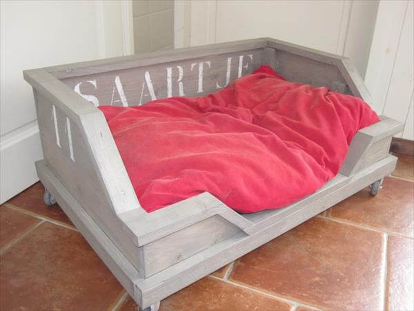 DIY Dog Bed Pallet
 11 DIY Pallet Dog Bed Ideas