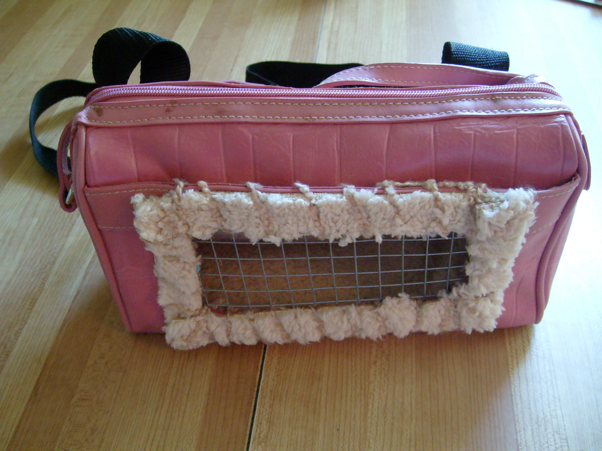 DIY Dog Carrier Backpack
 DIY Recycled Small Pet Carrier Backpack 8 Steps with