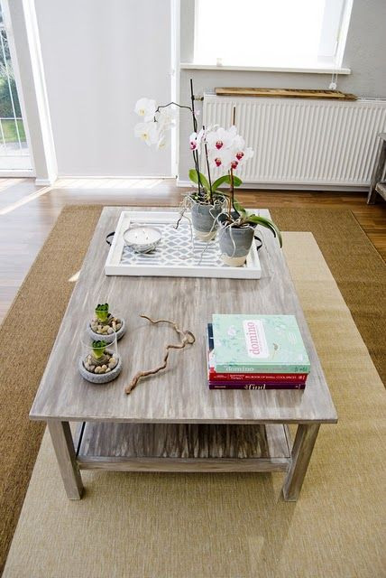 DIY Driftwood Coffee Table
 Painting a table so that it looks like driftwood stefka