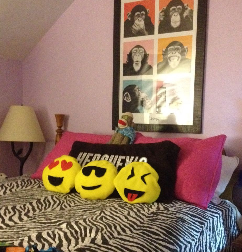 DIY Emoji Room Decor
 Diy emoji pillows
