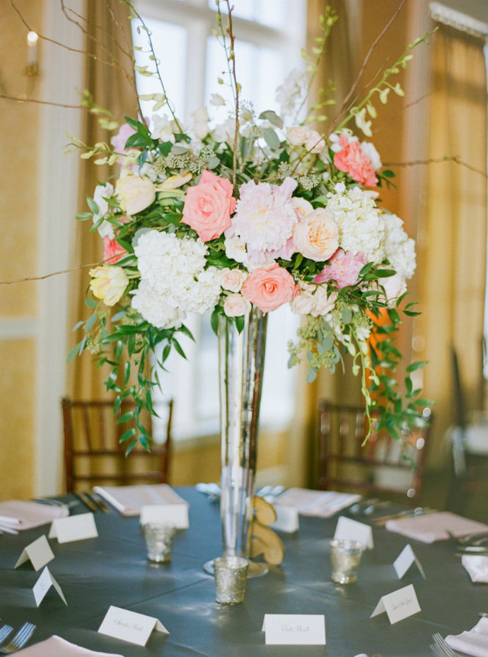 DIY Flower Arrangements For Wedding
 7 Tips To DIY Wedding Floral Arrangements — Wedpics Blog