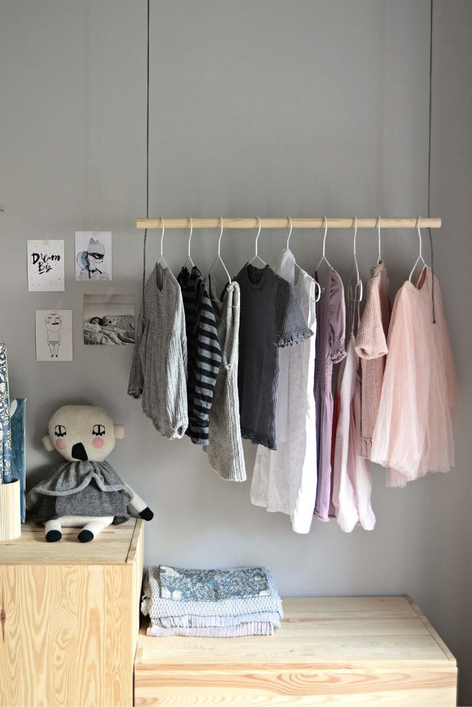 DIY Hanging Clothes Rack
 Hang on With this DIY hanging clothes rack DIY home