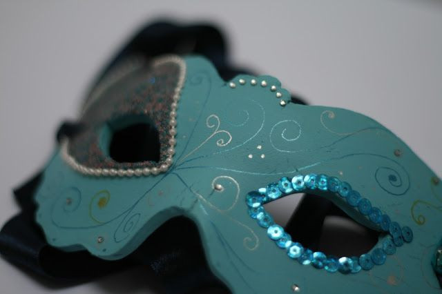 DIY Masquerade Mask Template
 How to make a DIY masquerade mask