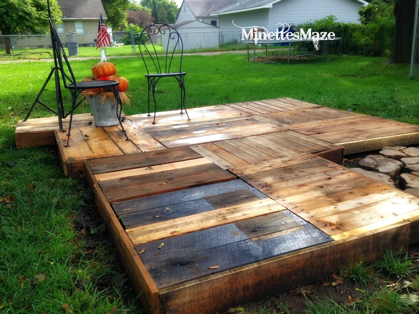 DIY Outdoor Deck
 MinettesMaze DIY Pallet Deck