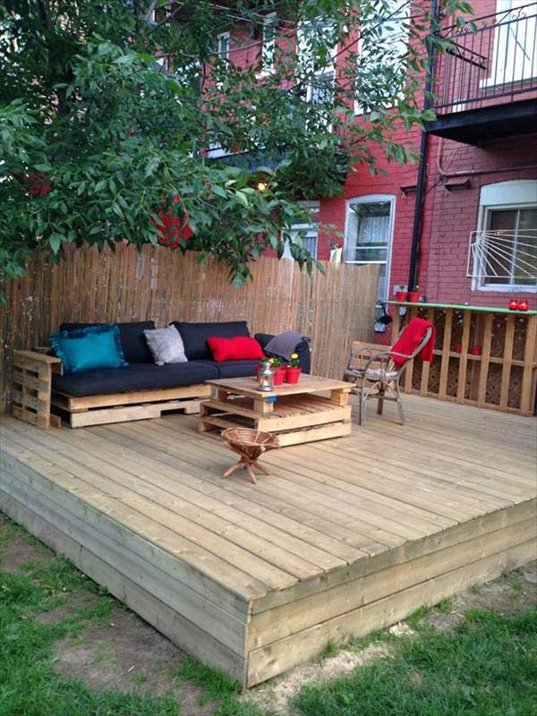 DIY Outdoor Deck
 Top 19 Simple and Low bud Ideas For Building a Floating