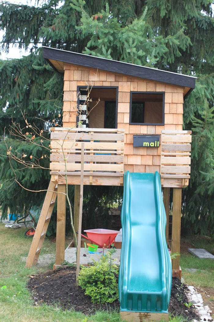 DIY Outdoor Fort
 10 DIY outdoor playsets Grandkids Playground