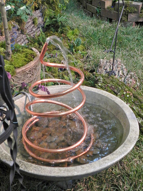 DIY Outdoor Fountains
 7 Soothing DIY Garden Fountains