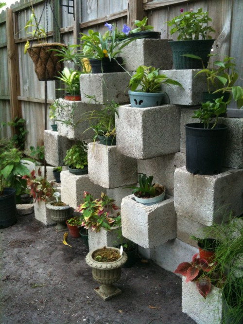 DIY Outdoor Planters
 C a y l a w r a l Cinder block garden design