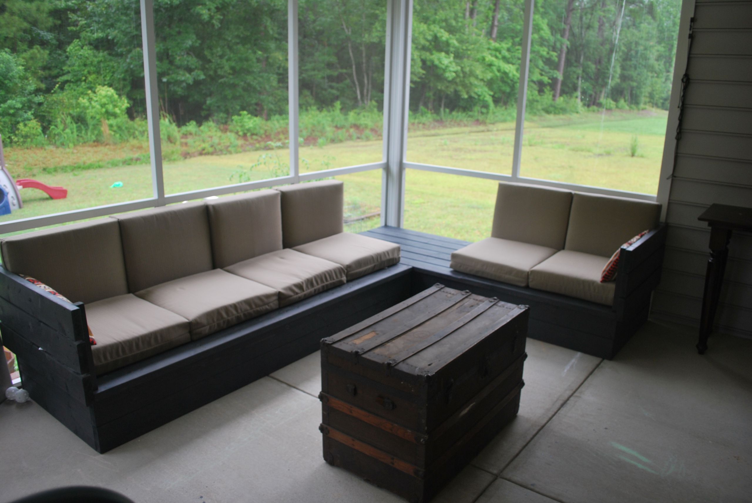DIY Outdoor Sectional Sofa
 Ana White