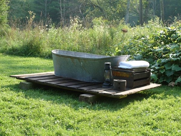 DIY Outdoor Soaking Tub
 18 Unimaginable Galvanized Tub Uses in the Garden