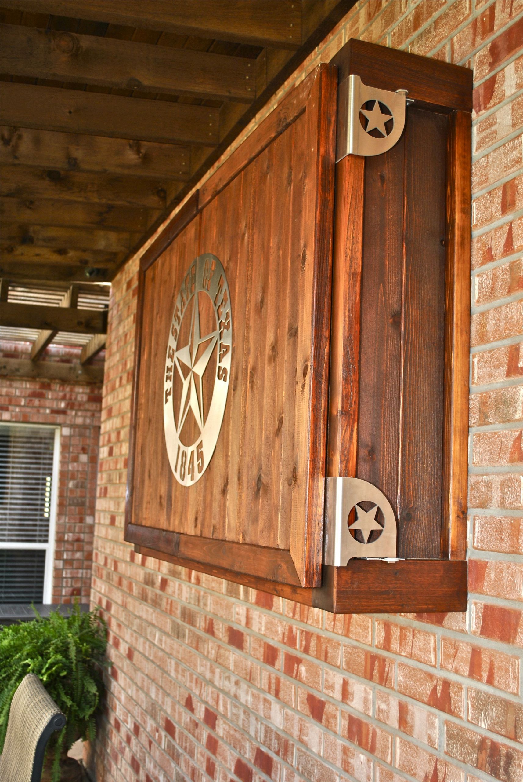 DIY Outdoor Storage Cabinet
 Outdoor TV Enclosure Designed and built by Mark Kempf