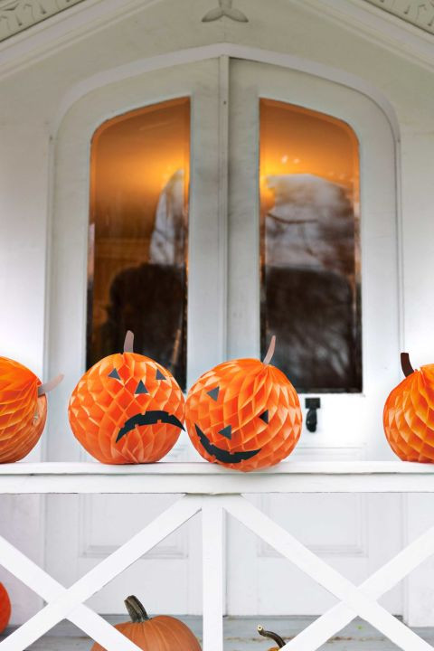 DIY Paper Halloween Decorations
 10 Cheap And Easy DIY Halloween Decorations Craftsonfire