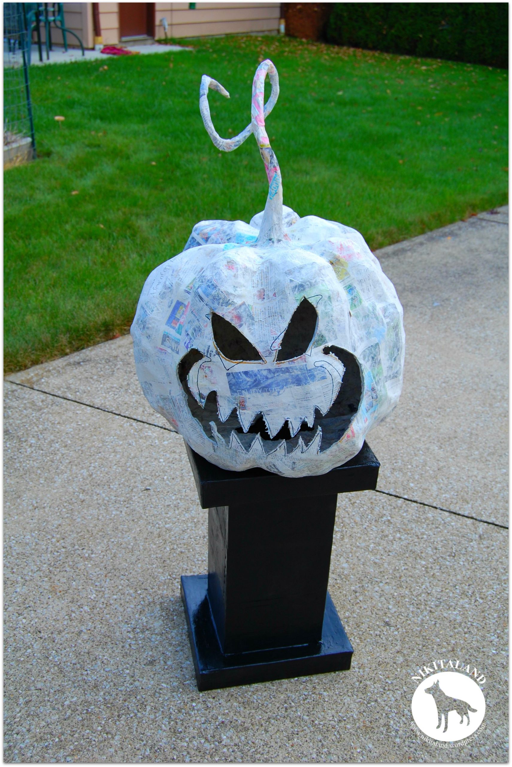 DIY Paper Halloween Decorations
 How to Make a Paper Mache Stand