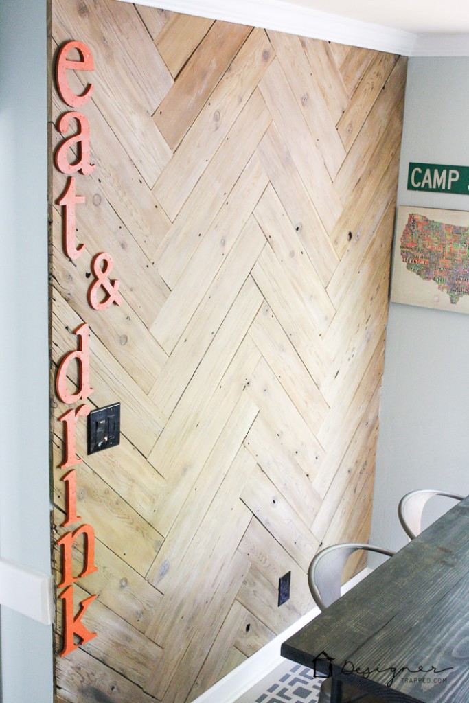 DIY Planked Wall
 DIY Plank Wall in Herringbone Made From Old Fence
