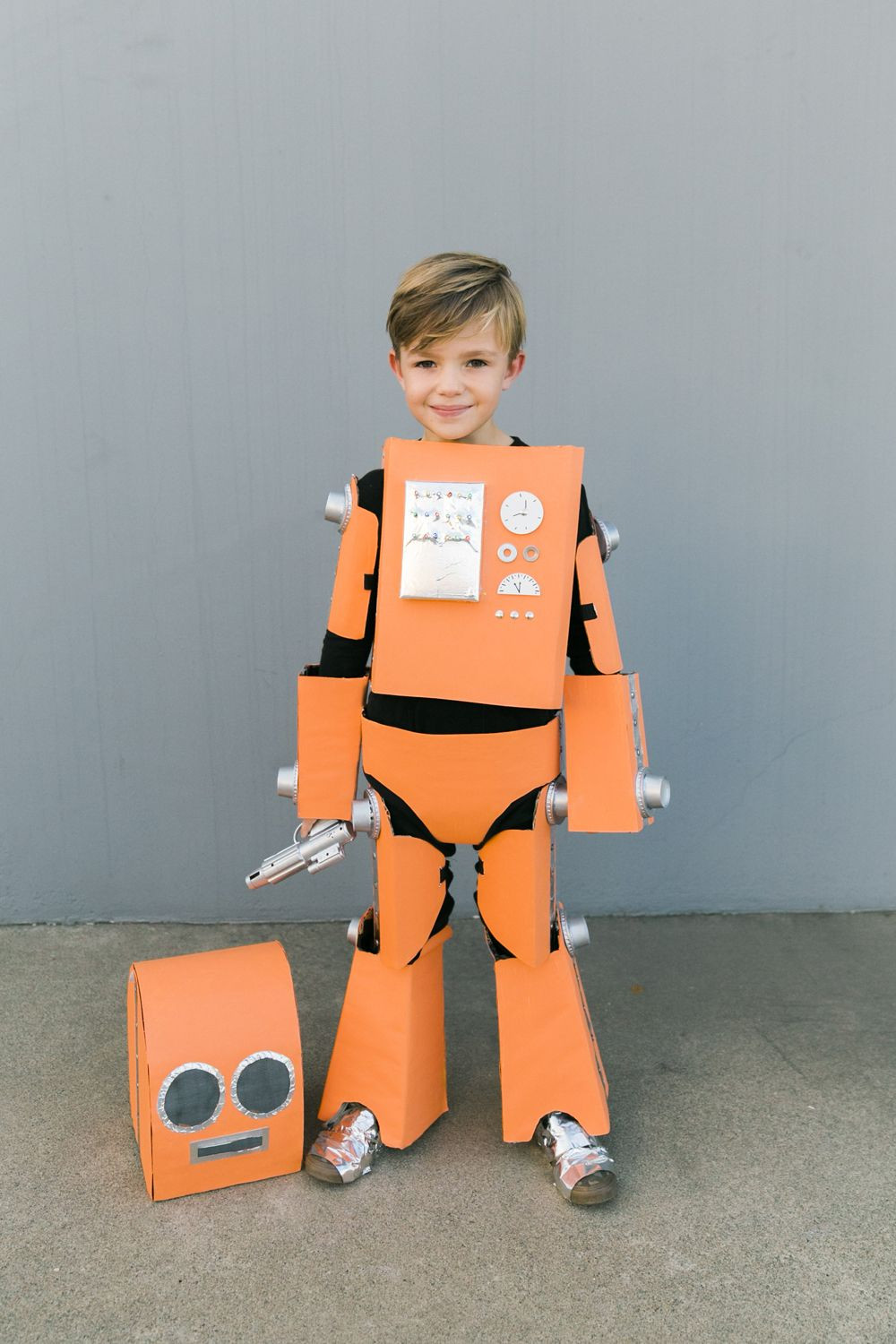 DIY Robot Costume Toddler
 DIY ROBOT FAMILY COSTUME