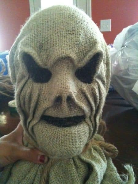DIY Scarecrow Mask
 17 Ingenious and Beautiful Burlap DIY Fall Decor For Your Home