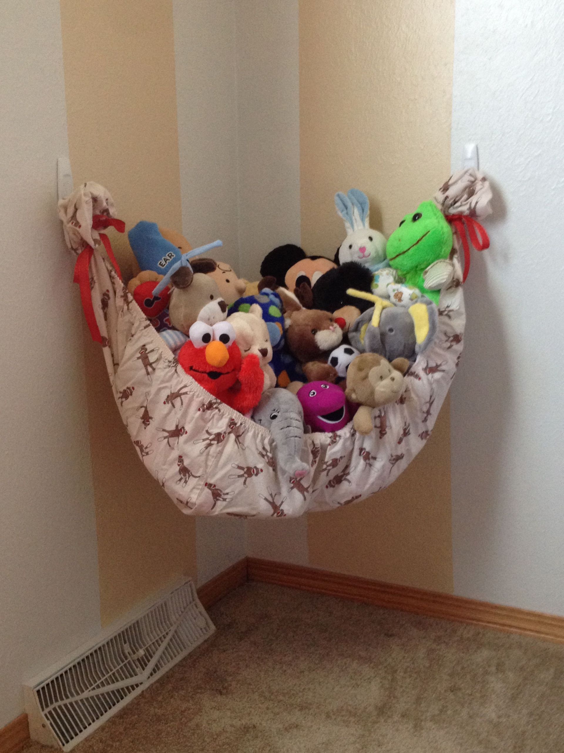 DIY Toy Room Organization
 Do It Yourself Stuffed Animal Hammock