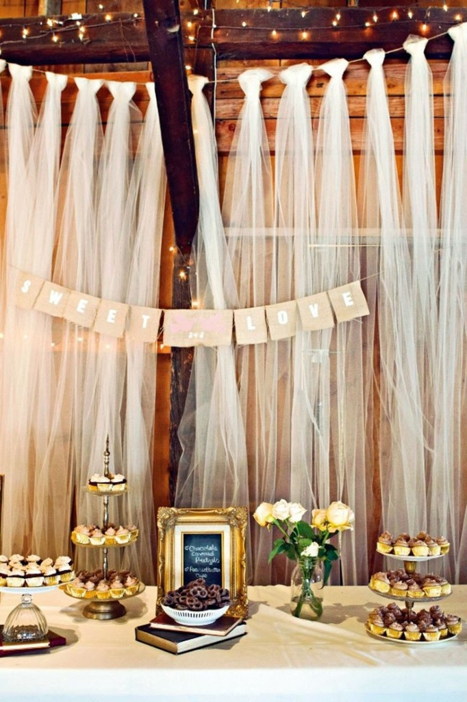 DIY Wedding Backdrop
 25 Sweet And Romantic Rustic Barn Wedding Decoration Ideas