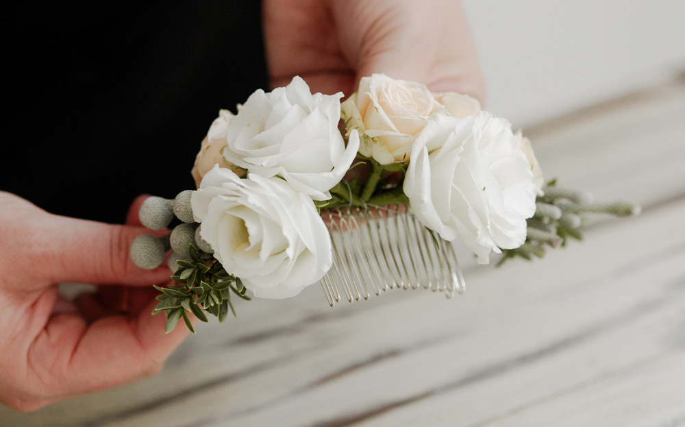 DIY Wedding Hair Combs
 DIY Delicate Floral Bridal Hair b