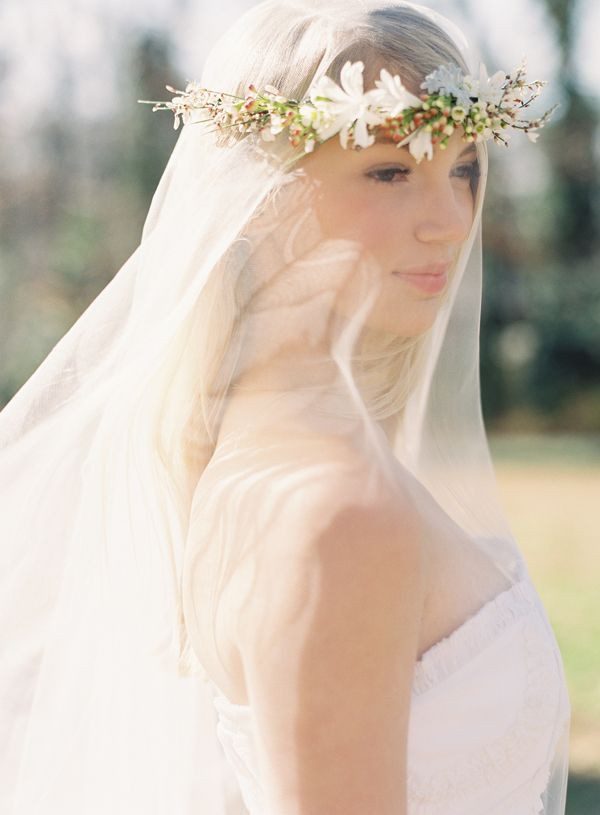 DIY Wedding Headpieces
 DIY Wedding Flower Crown Over a Drop Veil ce Wed