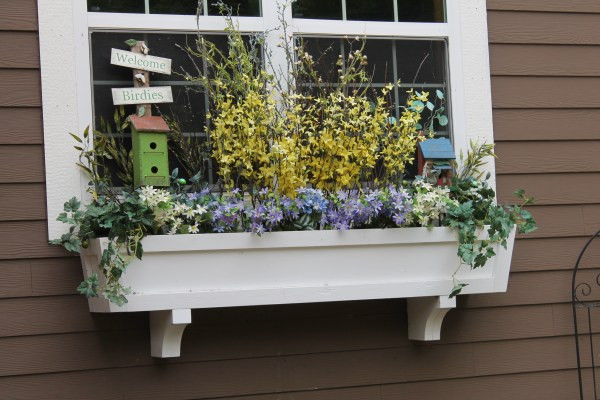 DIY Window Flower Box
 Remodelaholic