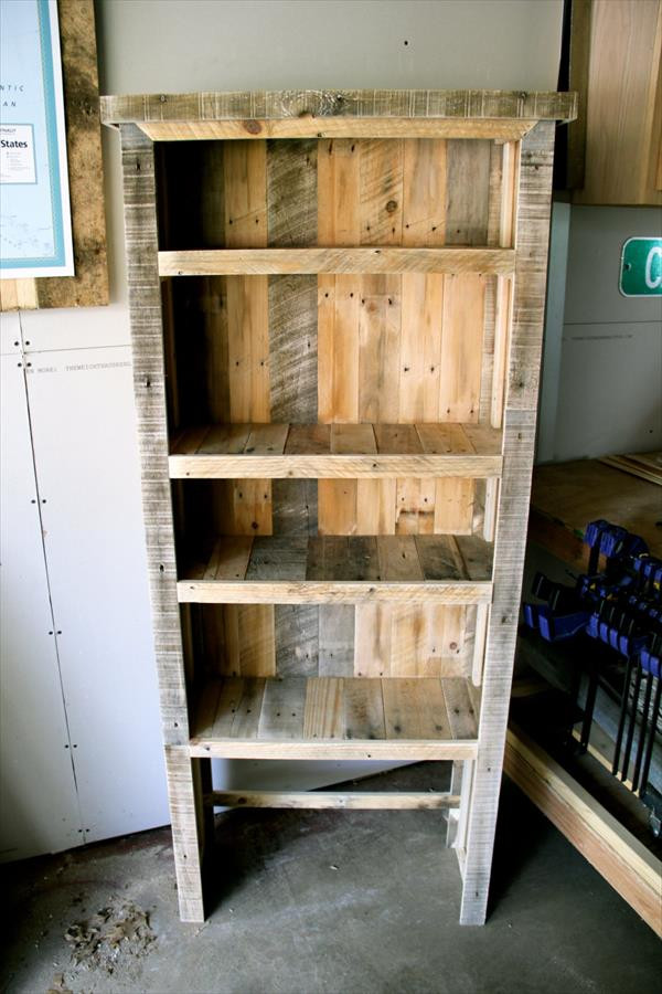 DIY Wood Bookcase
 DIY Rustic Pallet Bookshelf