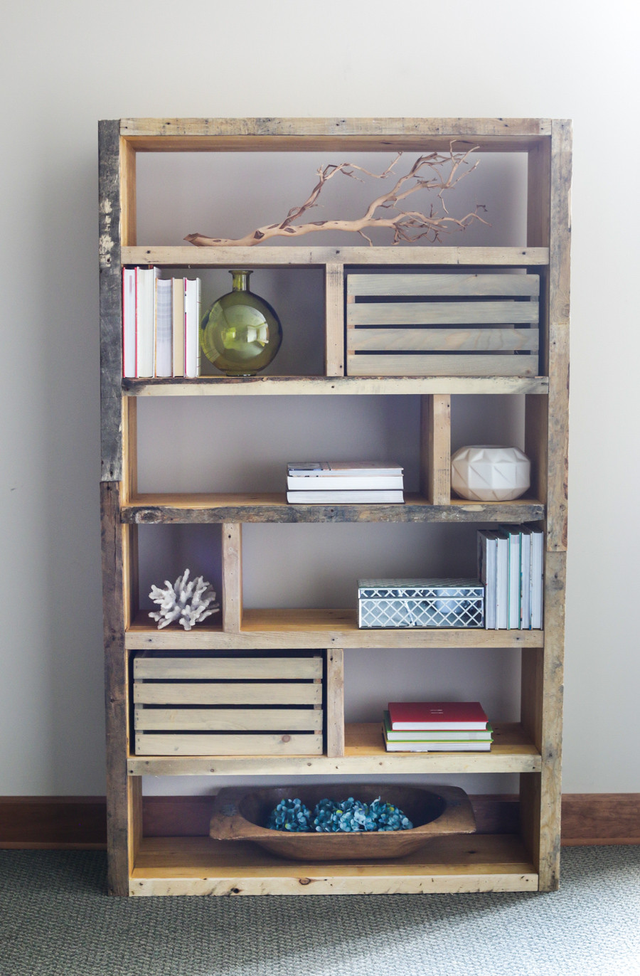 DIY Wood Bookcase
 DIY Rustic Pallet Bookshelf