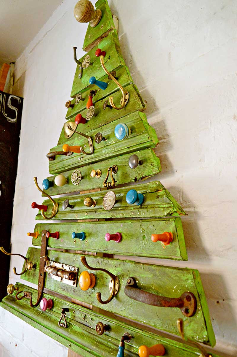 DIY Wooden Christmas Tree
 DIY Salvaged Junk Projects 401Funky Junk Interiors