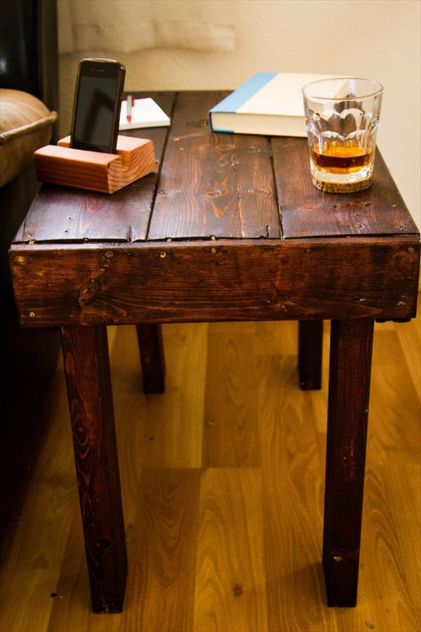 DIY Wooden Table
 DIY Rustic Pallet Wooden End Table
