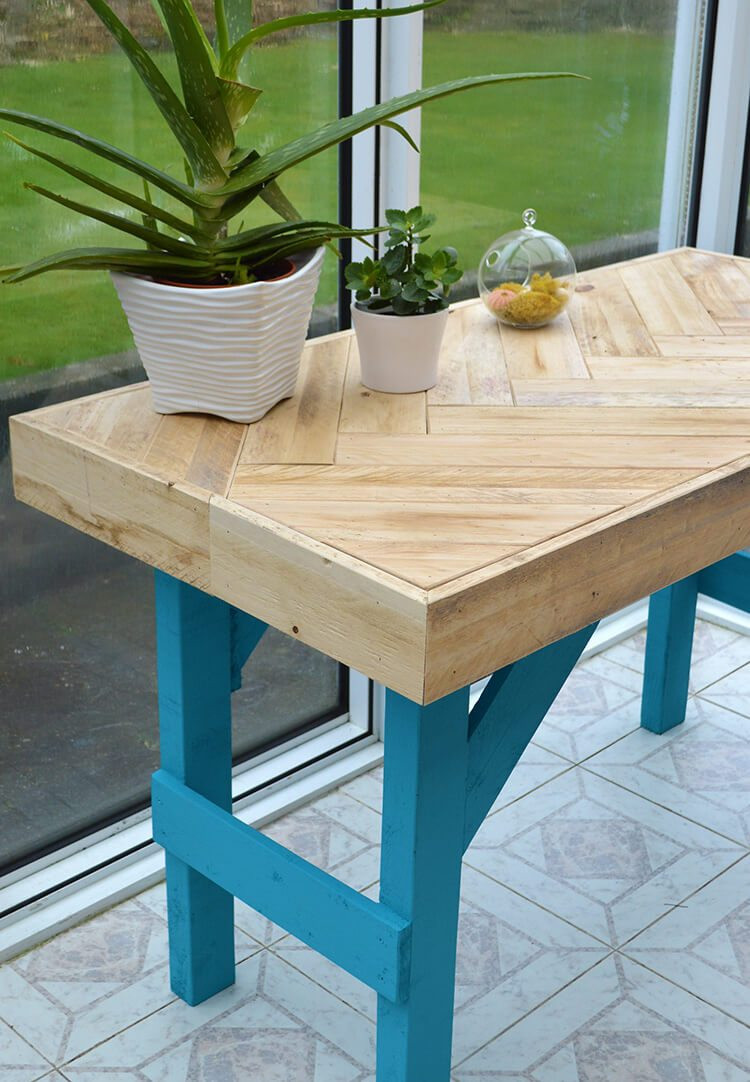 DIY Wooden Table
 DIY Wooden Table made with Pallet Wood • Lovely Greens