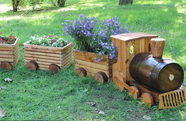 DIY Wooden Train
 12 DIY Wooden Train Planter For Outdoor