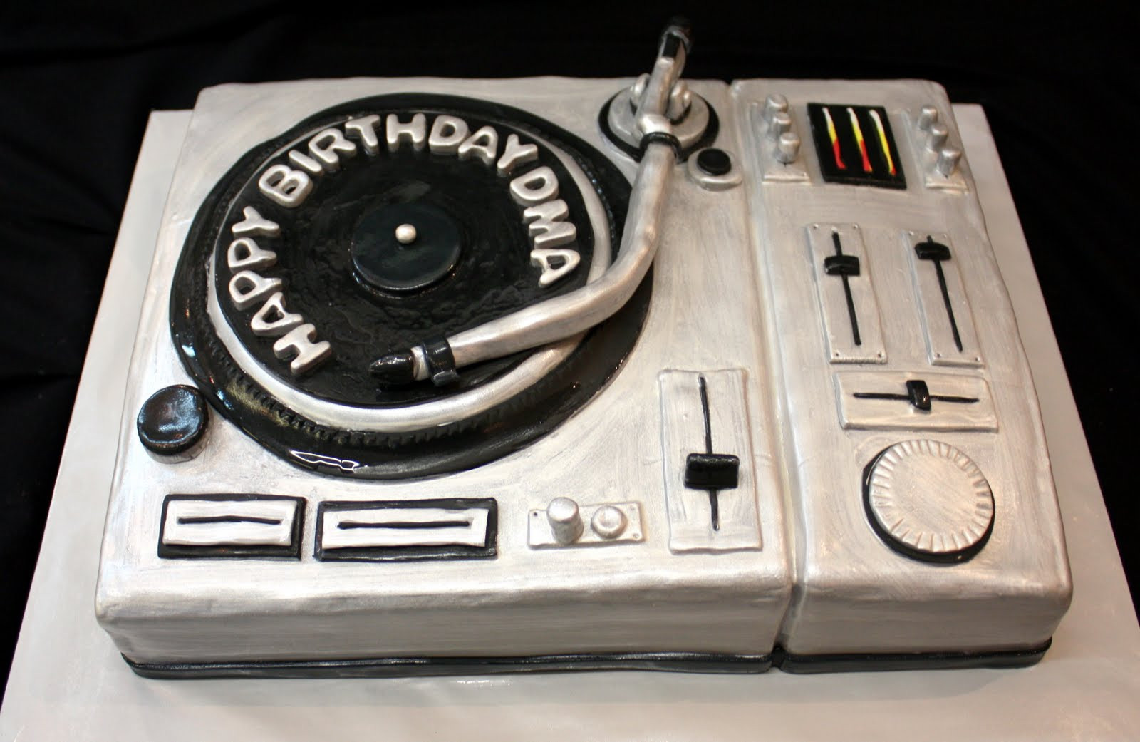 Dj Birthday Cake
 plete Deelite cupcakes DJ cake