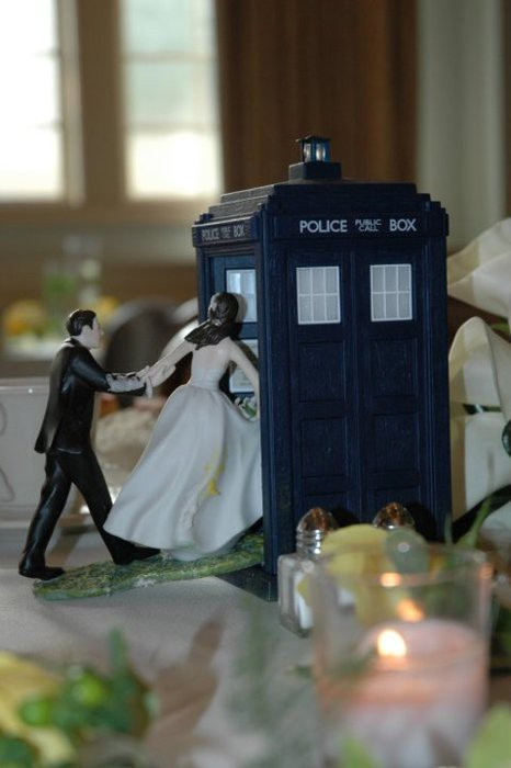 Doctor Who Wedding Cake Topper
 DOCTOR WHO Wedding Cake Topper — GeekTyrant