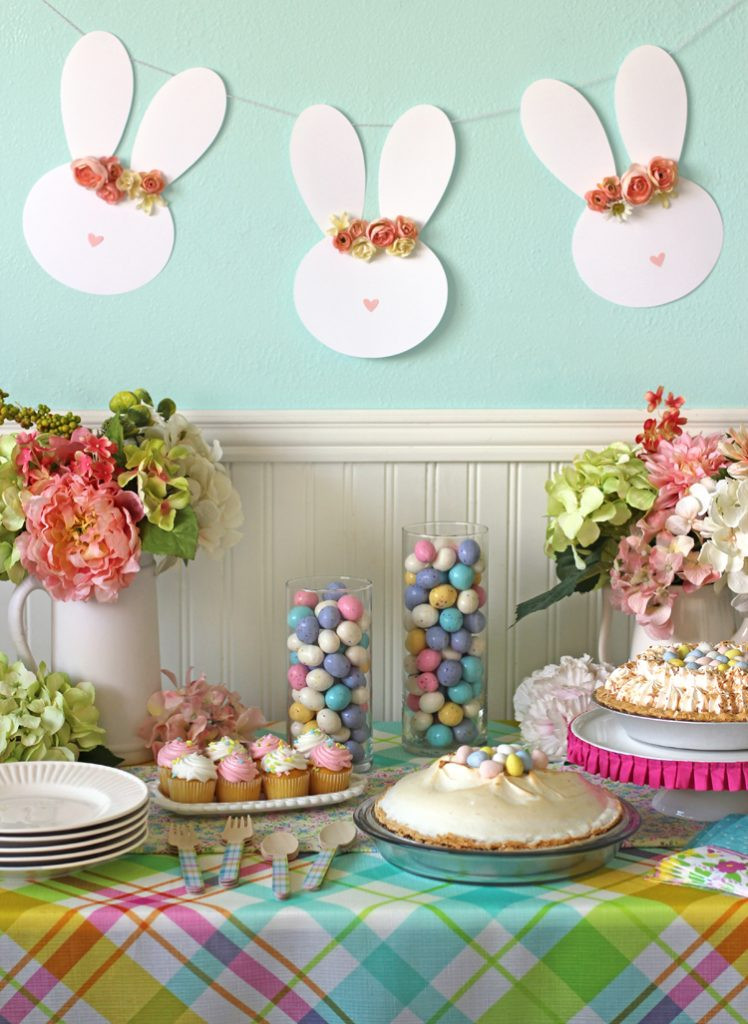 Easy Easter Party Ideas
 Easy Easter Table Decor and a Floral Crown Easter Bunny