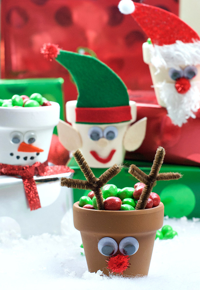 Easy Holiday Crafts For Kids
 25 Cute and Simple Christmas Crafts for Everyone Crazy