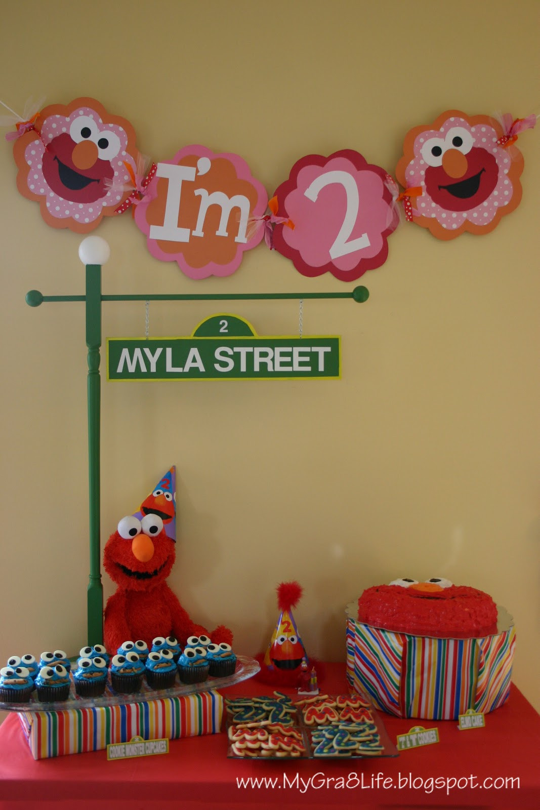 Elmo Birthday Party Decorations
 My Gra 8 Life Elmo Party