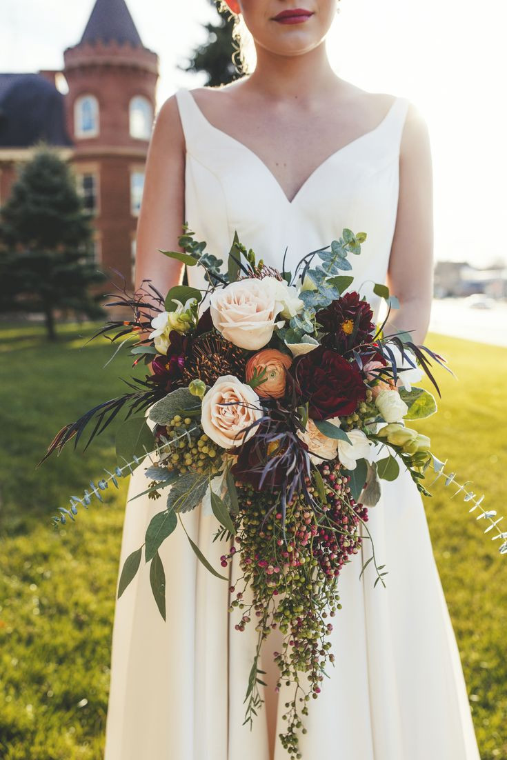 Fall Flowers For Weddings
 20 Stunning Fall Wedding Flower Bouquets for Autumn Brides
