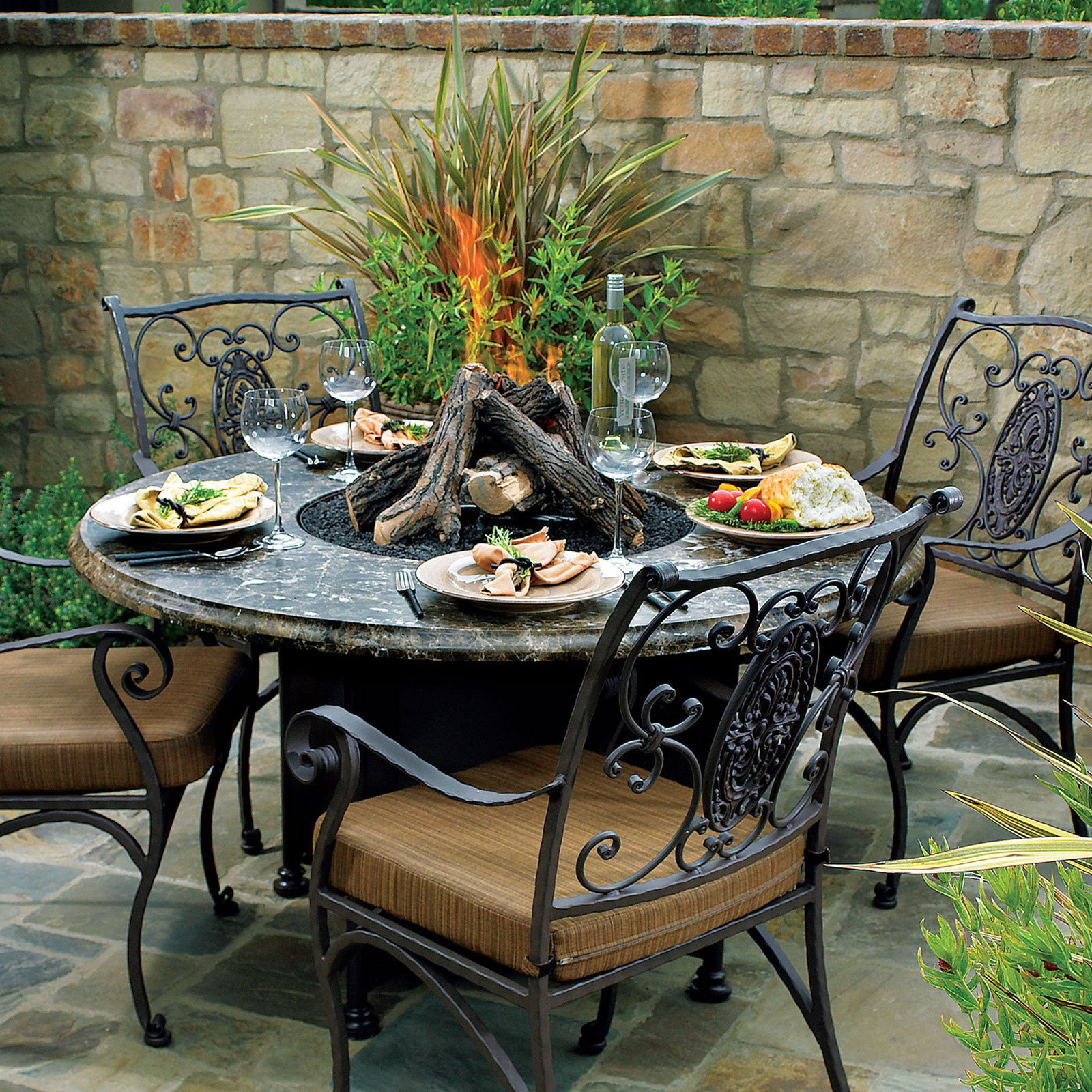 Fire Pit Patio Tables
 15 Various Kinds of Fire Pit Table to Use in Your