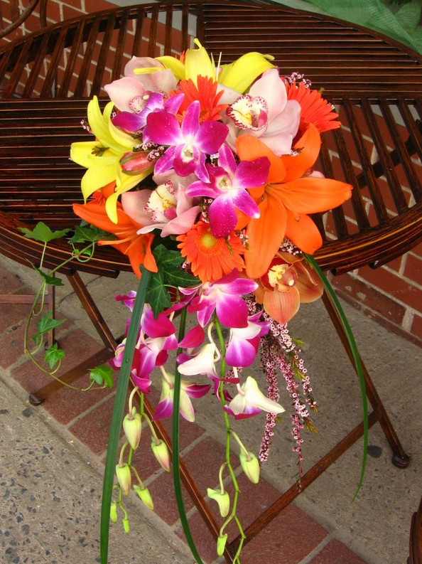 Flowers For Beach Wedding
 Pick tropical flowers for wedding decoration