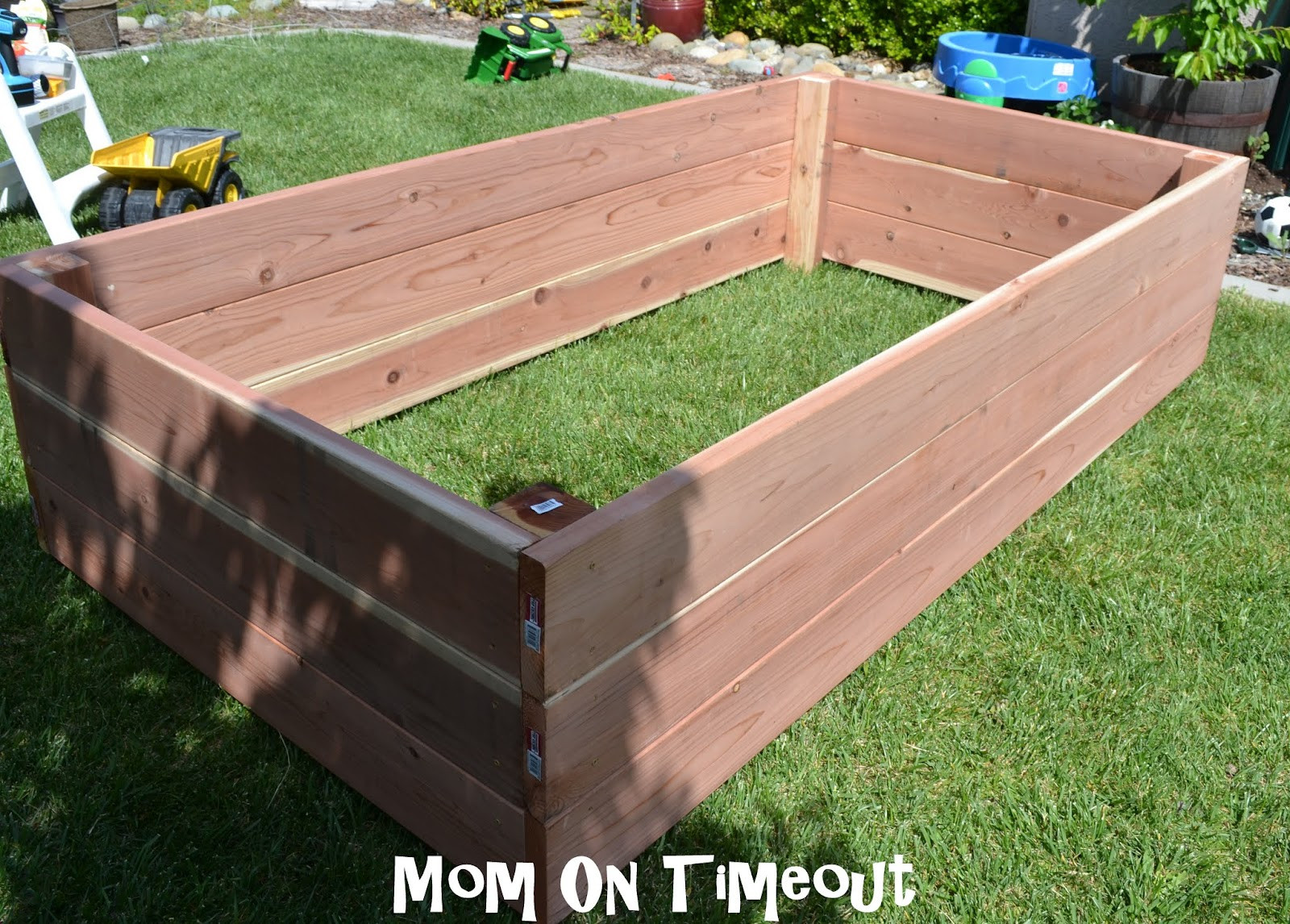 Garden Boxes DIY
 DIY Garden Planter Box Tutorial