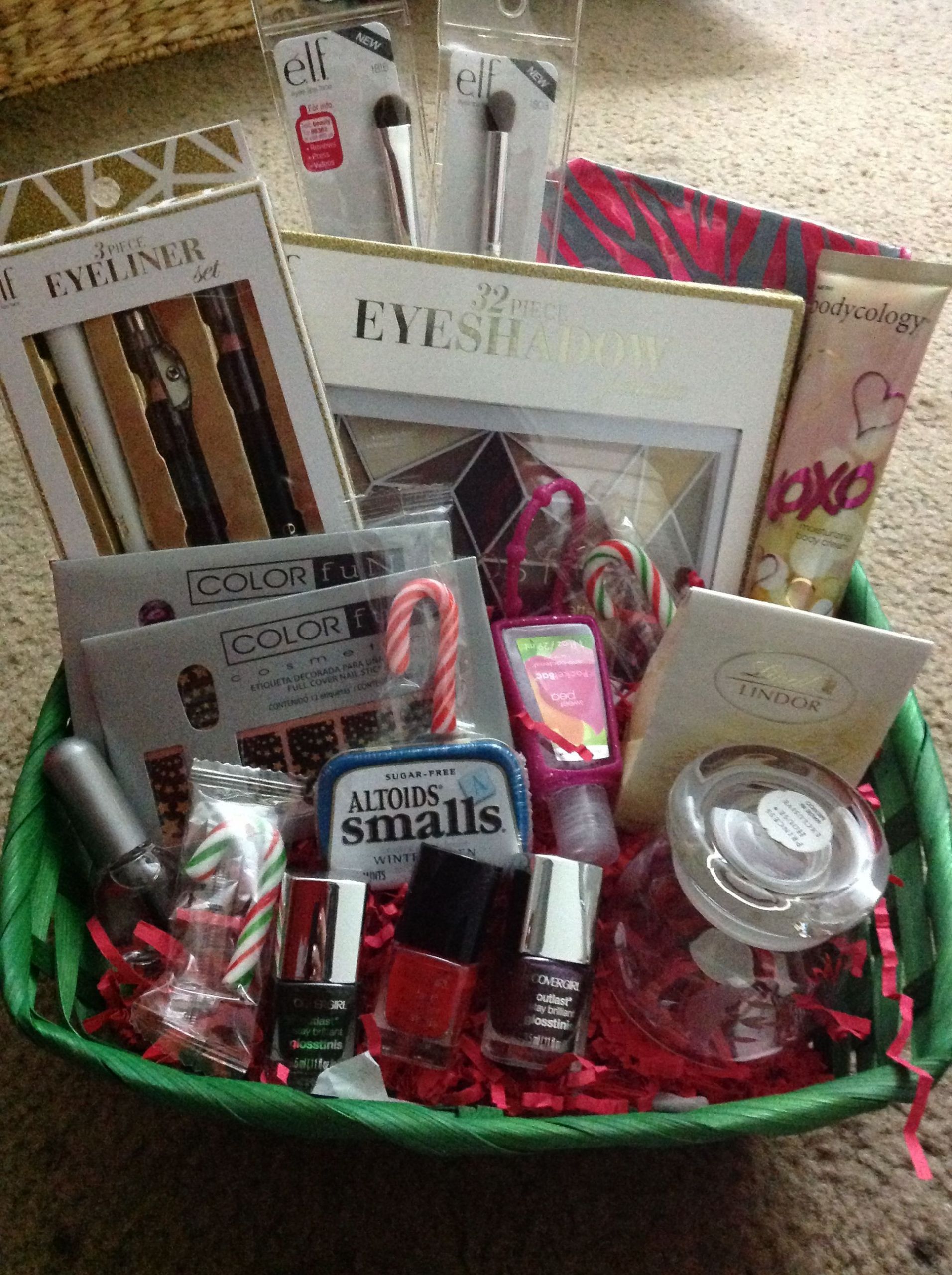 Gift Basket Ideas For Teenage Girls
 makeup basket teenage girl I think I will give this to