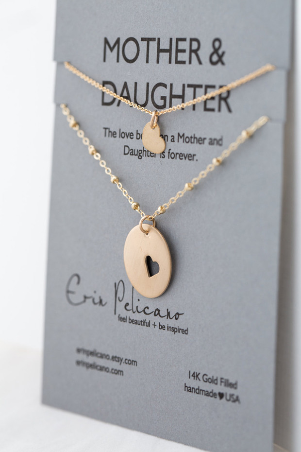 Gift Ideas For Mother And Daughter
 13 Thoughtful Wedding Gifts for Parents